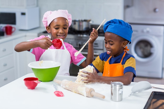 Enfants, préparer, gâteau