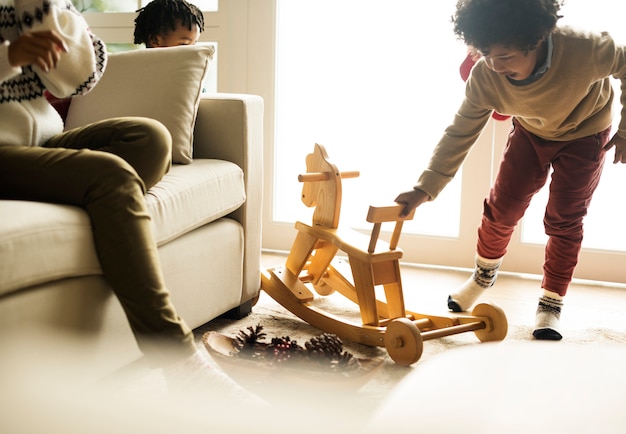 Photo enfants profitant des vacances de noël