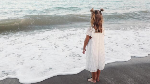 Photo les enfants s'amusent en vacances d'été voyage relaxez-vous santé émotions positives.