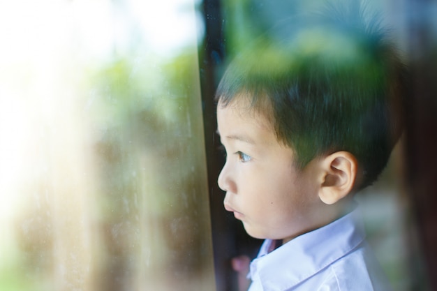 Les enfants à travers le miroir