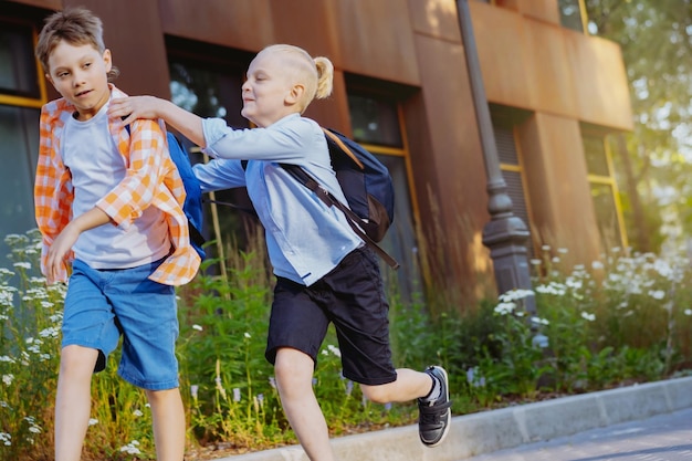 Les enfants vont à l'école Début de l'année scolaire