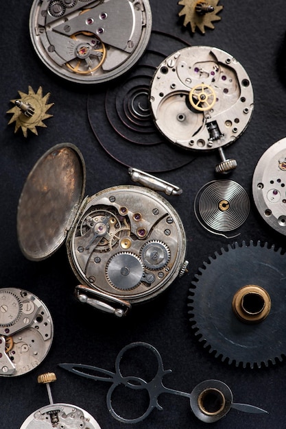 Engrenages et mécanismes de montres de poche anciennes
