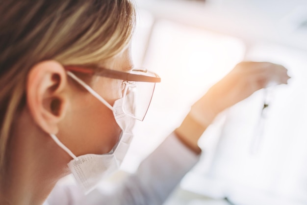 Enquête de laboratoire de médicaments Covid19