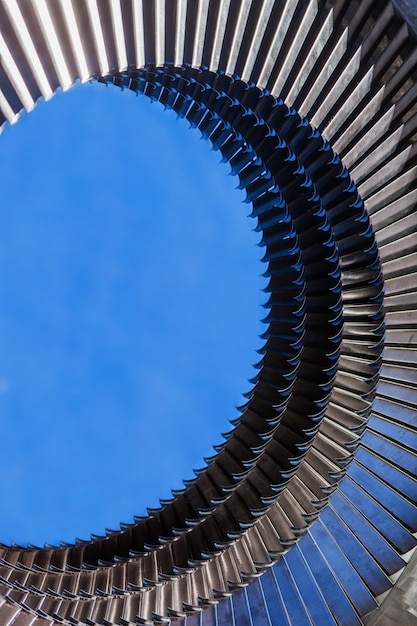 Photo ensemble anneau de moteur de turbine en métal - aubes de turbine installées