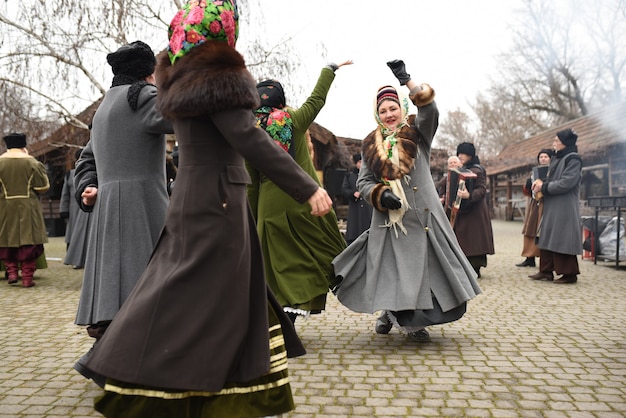 L'ensemble de chants et de danses folkloriques ukrainiens en costumes nationaux