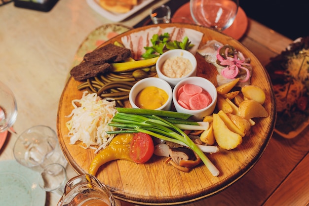 Ensemble de collations au vin antipasti italien.