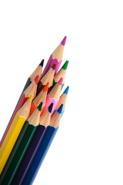 Ensemble de crayons de couleur fond blanc