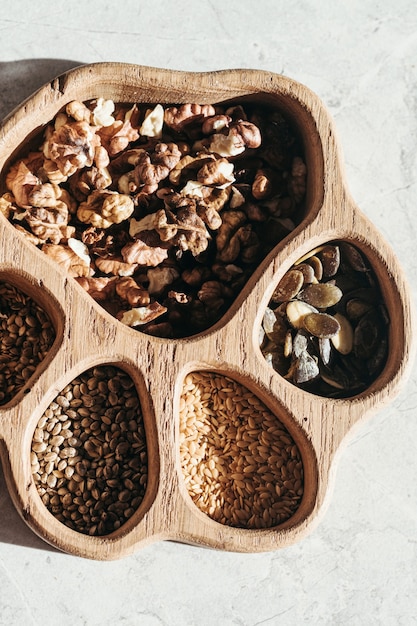 Photo ensemble de différentes graines et noix, aliments sains naturels pour la cuisine