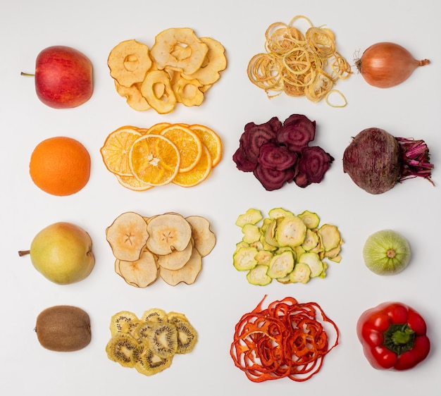 L'ensemble de différents chips de fruits secs