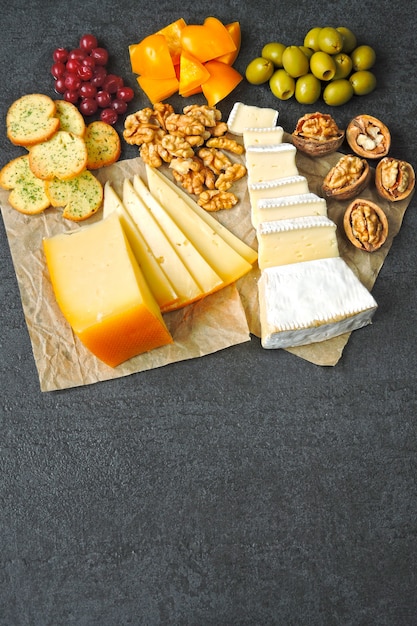 Ensemble de fromages et collations. Collation Keto.