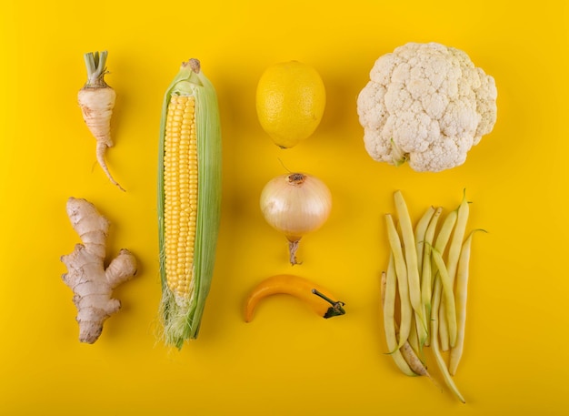 Ensemble de fruits et légumes jaunes