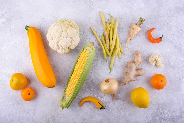 Ensemble de fruits et légumes jaunes