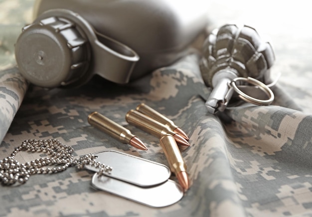 Photo ensemble militaire sur des vêtements de camouflage