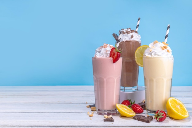 Ensemble de milkshakes rafraîchissants d'été