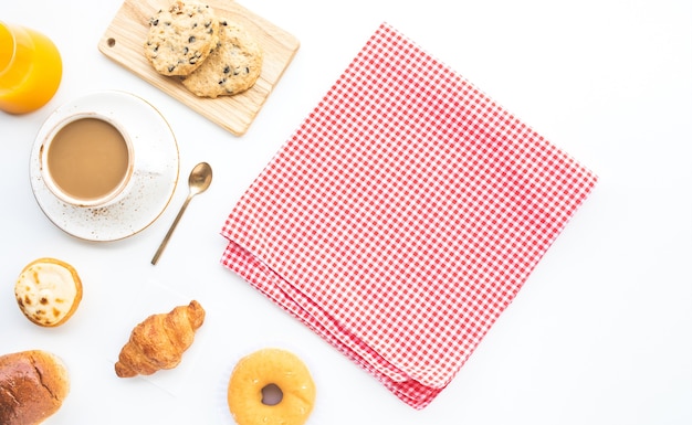 Ensemble De Nourriture Pour Le Petit Déjeuner Ou Gâteau De Boulangerie Sur Table Avec Fond D'espace Copie