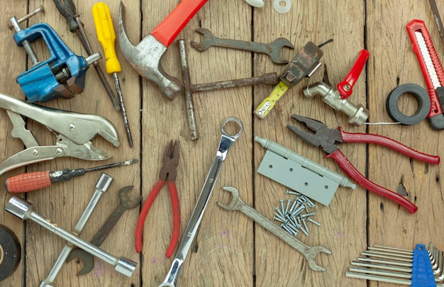 Ensemble d'outils sur le concept de fond en bois fond fête des pères et du travail