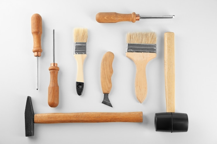 Photo ensemble d'outils de menuisier sur blanc