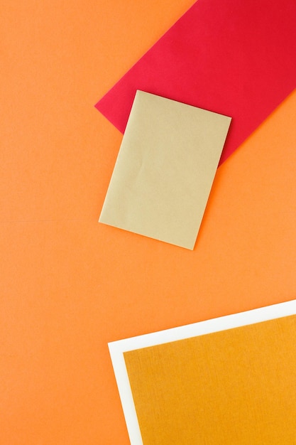 Ensemble de papeterie en papier pour la maquette de flatlay de marque d'entreprise