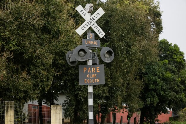 Ensemble de plaques de passage à niveau pour trains de marchandises