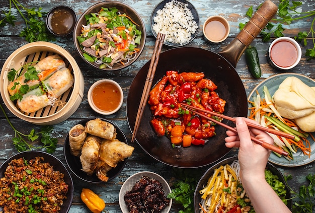 Nourriture Asiatique Belle Et Colorée Et Goûtée
