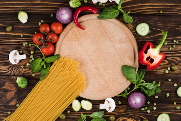 Ensemble de produits de cuisine spaghetti, vue de dessus, espace libre