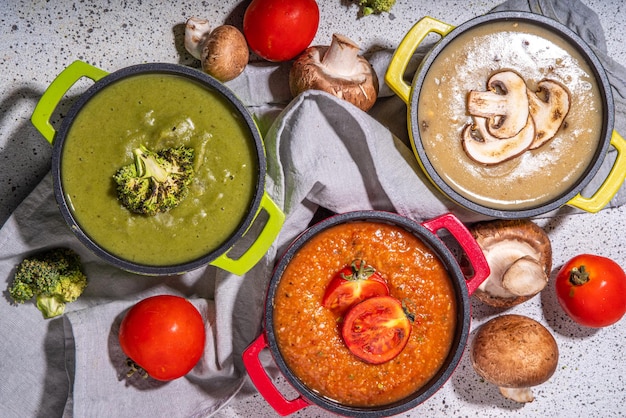 Ensemble de soupes à la crème de légumes d'automne