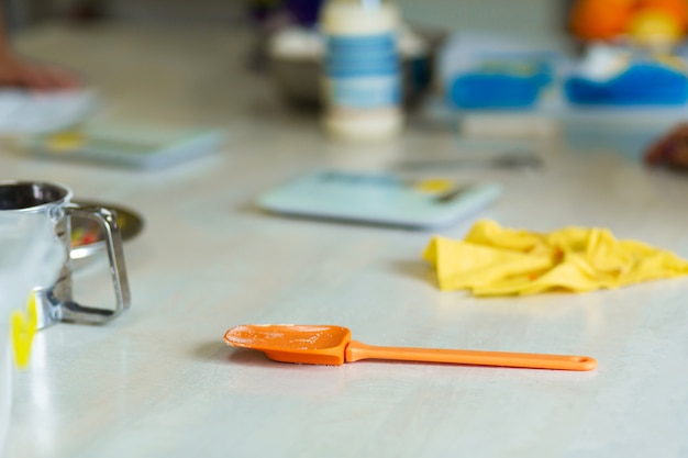 Ensemble de spatules en silicone multicolores, ustensiles de cuisine. Pâtisseries sucrées, recettes, cuisine