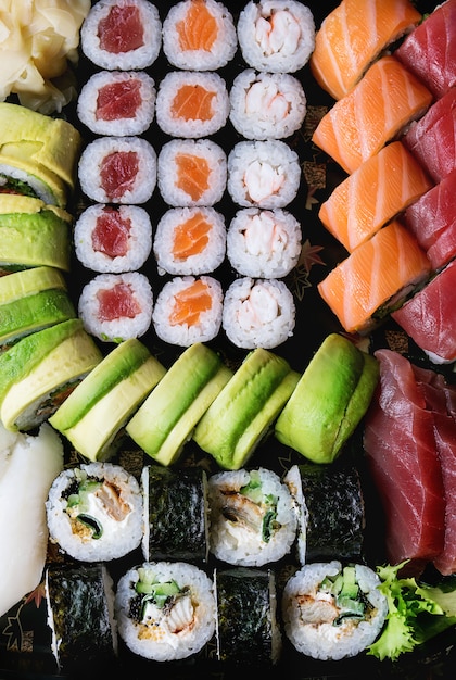 Ensemble de sushi en arrière-plan