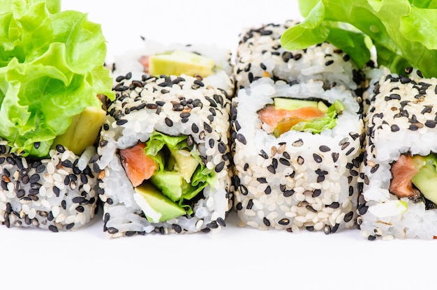 Ensemble de sushis avec salade de Lewis