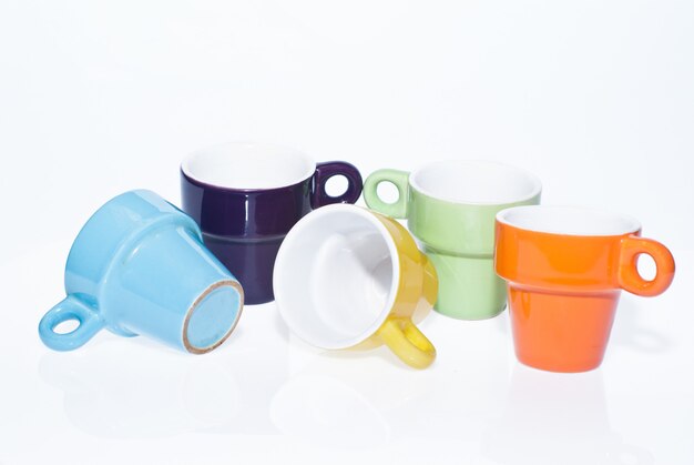 Photo ensemble de tasses colorées