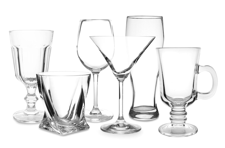 Photo ensemble de verres vides sur fond blanc