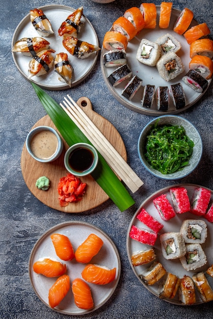 Ensembles de sushis et petits pains