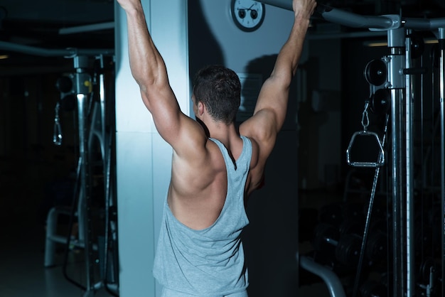 Entraînement de gym pour le dos