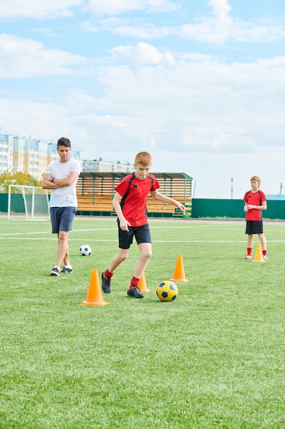 Entraîneur de l'équipe de football junior