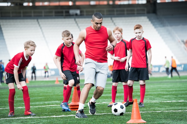 Entraîneur de football, formation d'équipe junior