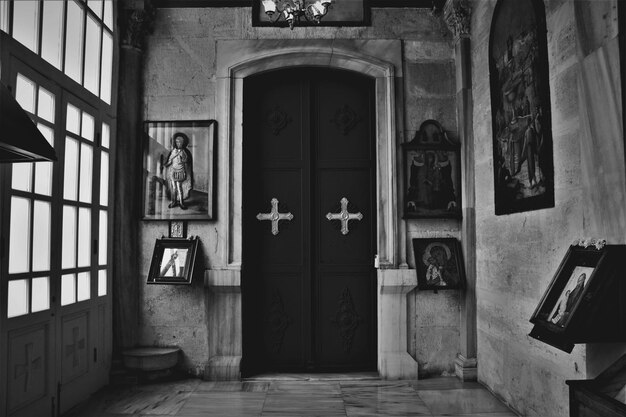 Entrée du bâtiment de la porte de l'église