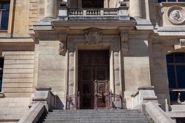 Photo l'entrée du muséum d'histoire naturelle se situe dans la grande galerie de l'evolution du jardin des plantesparis