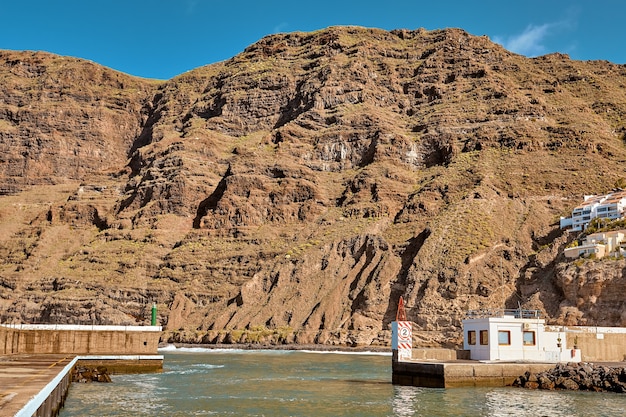 Entrée du port de l'île