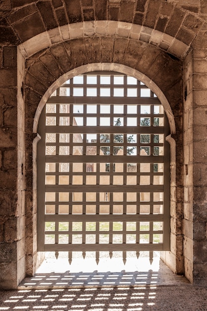 Entrée de la place d'armes d'un château médiéval