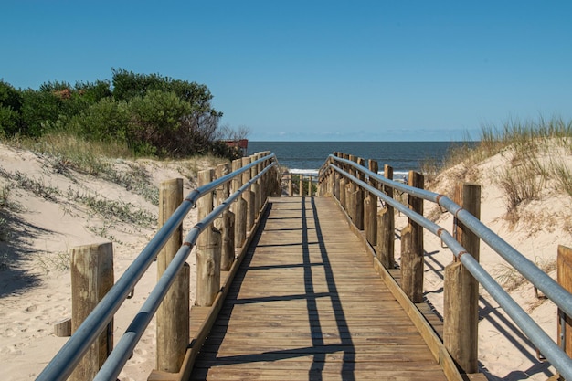 entrée de plage en bois