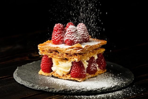 Entremet millefeuille à la framboise