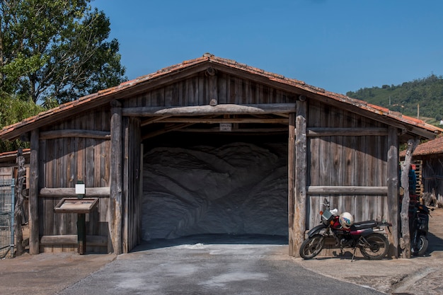 Entrepôt en bois salé