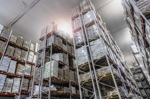 Photo entrepôt d'épicerie frigorifique pour le stockage de produits périssables à base de viande et de poisson