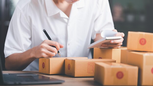 Entrepreneur en démarrage ou en petite entreprise Prenez note de l'adresse de livraison du client.
