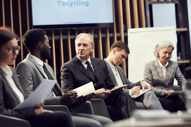 Photo entrepreneurs à la conférence sur les entreprises de recyclage