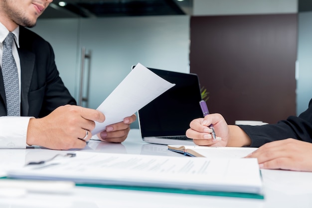 Entretien d'embauche. L'entreprise recrute un nouveau candidat pour réussir en affaires.