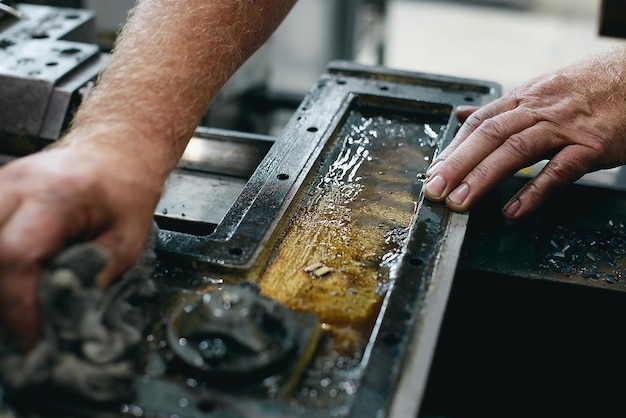 Entretien et réparation de machines-outils dans un atelier d'usinage ou un atelier