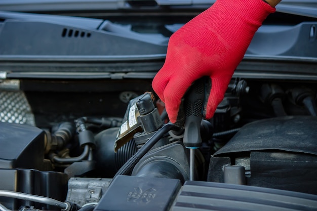 Entretien de la voiture, remplacement du filtre à air en papier