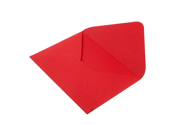 Enveloppe en papier rouge isolé sur fond blanc