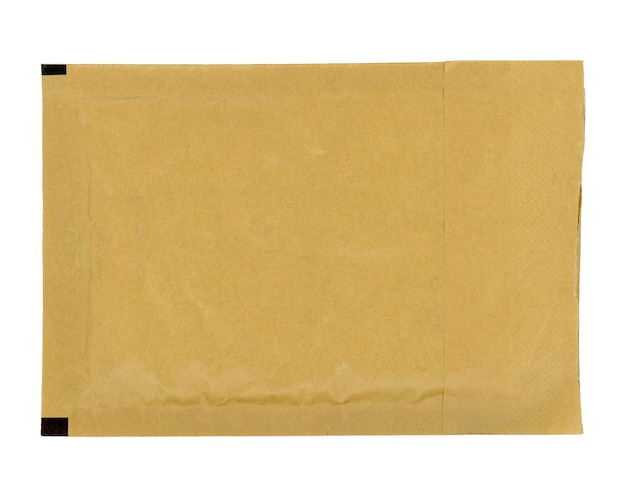 Photo enveloppe de petit paquet isolée sur blanc